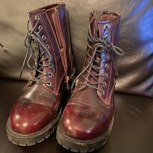 Size 7 women’s combat style boots.